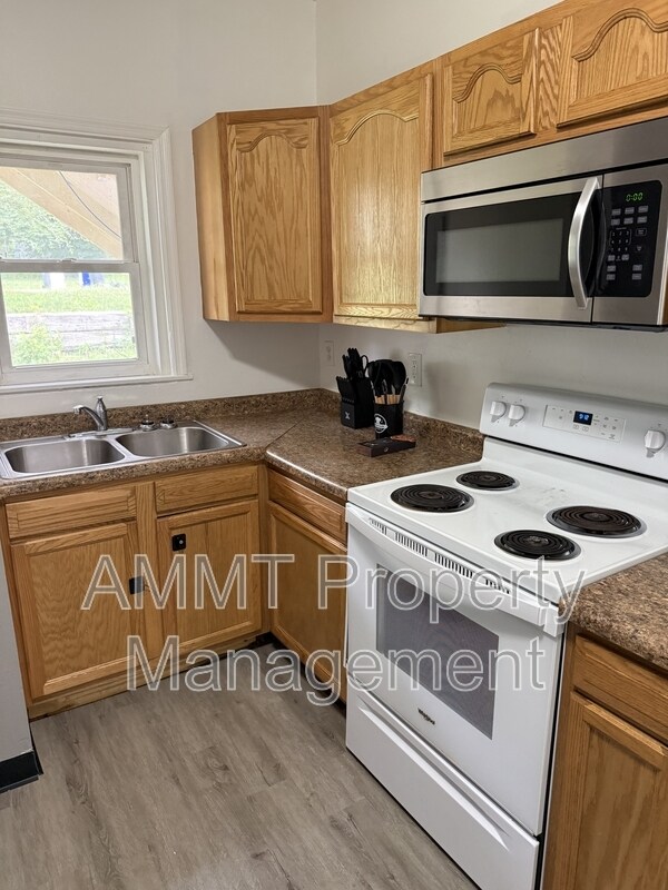 Photo - 1838 J Ave NE