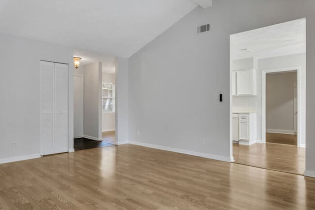 Photo - Spacious 3 bedroom, 2 bathroom House