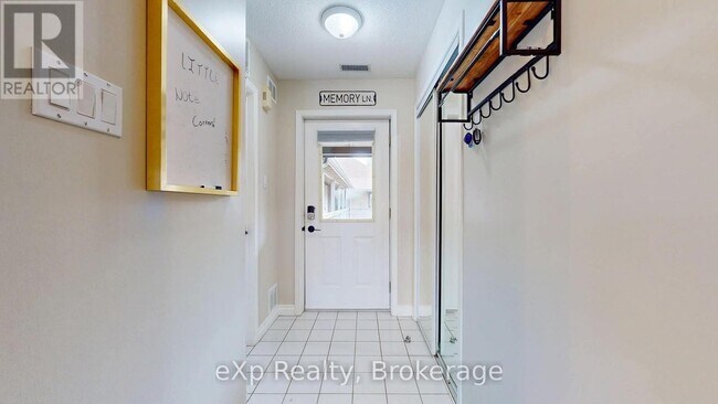 Photo - 337 Mariners Way Unité 8