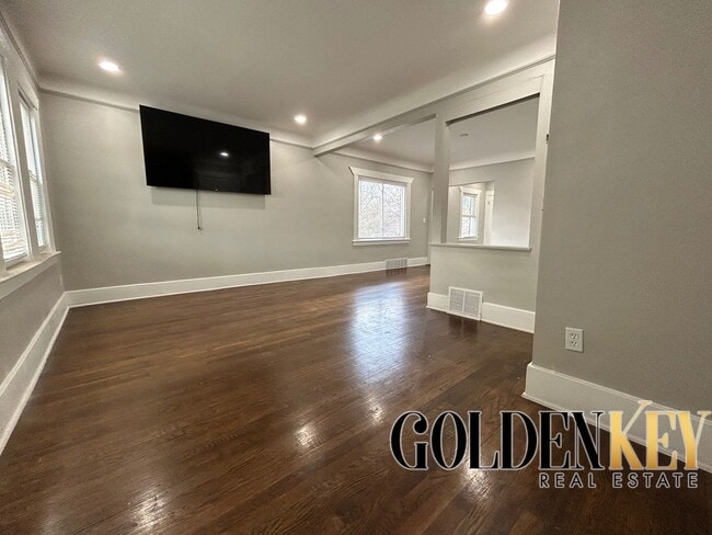 Photo - 2958-2960 Kendall St. Detroit, MI 48238 Unit 2958 Kendall - Upper