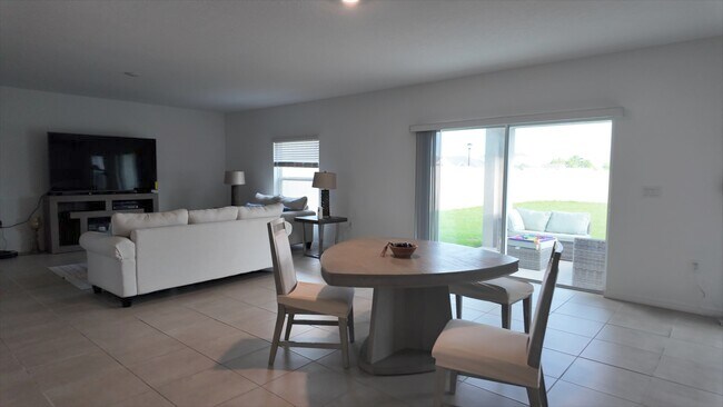 Photo - 2503 Driftwood St