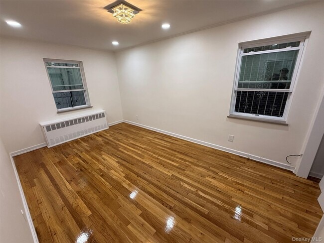 Building Photo - 46-22 59th St Unit 3Fl
