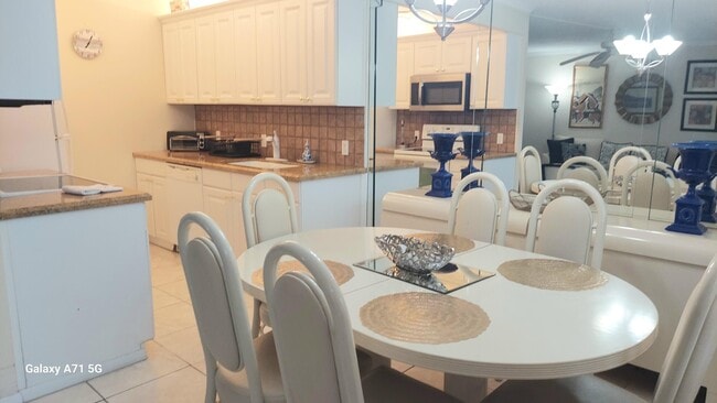 Photo - 2067 Ainslie Dr
