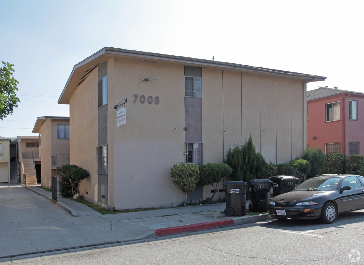 Photo - 7008 Templeton St