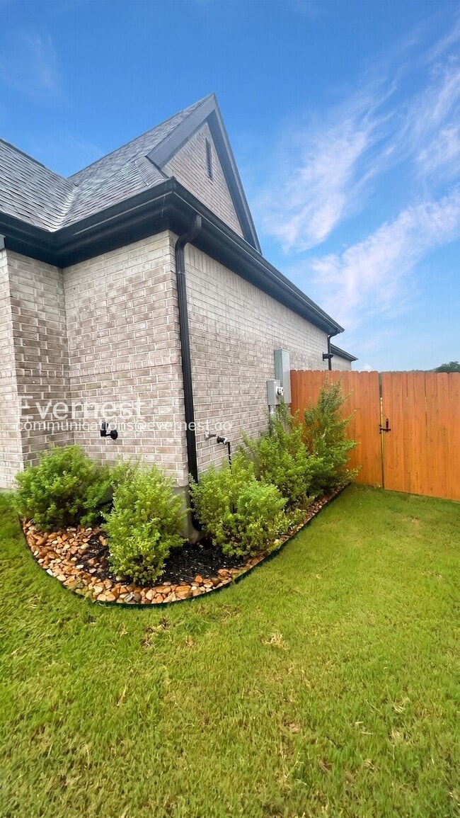Photo - Charming Rental with Pool & 2-Car Garage  / Fenced-Yard / Off-street Parking / Available now!