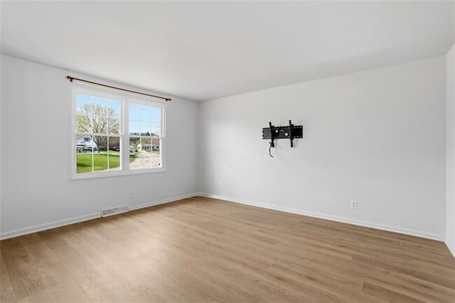 Photo - 108 Whitney Dr