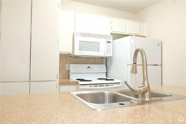 Building Photo - 2710 S 1st St Unit 202 Rental