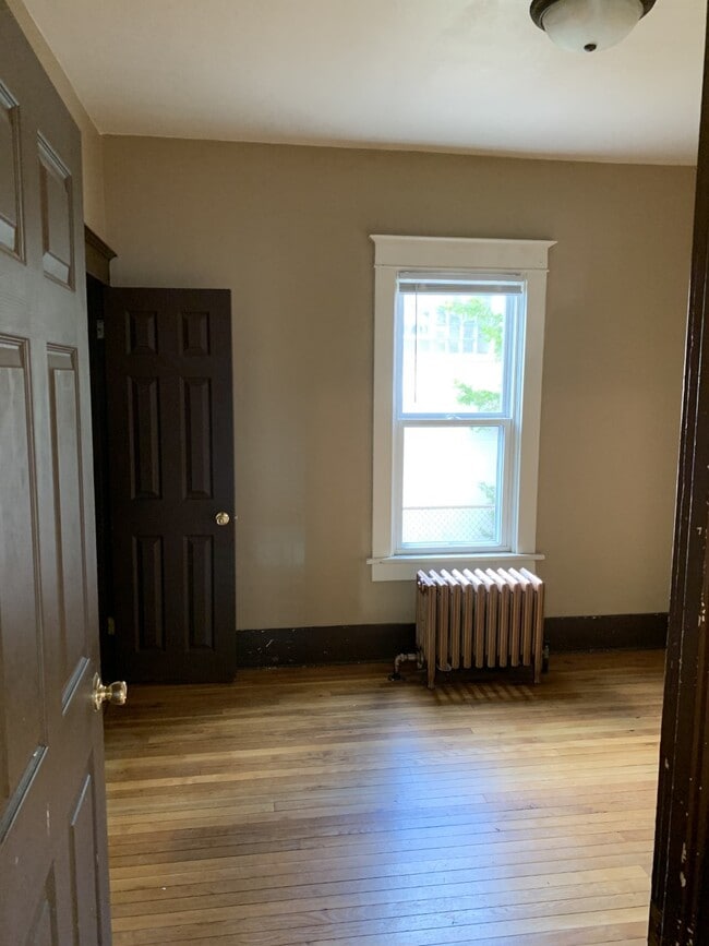 Photo - 953 W 6th Ave