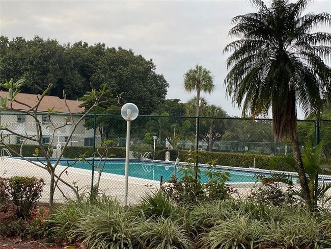 Building Photo - 706 Gardens Dr Unit 101