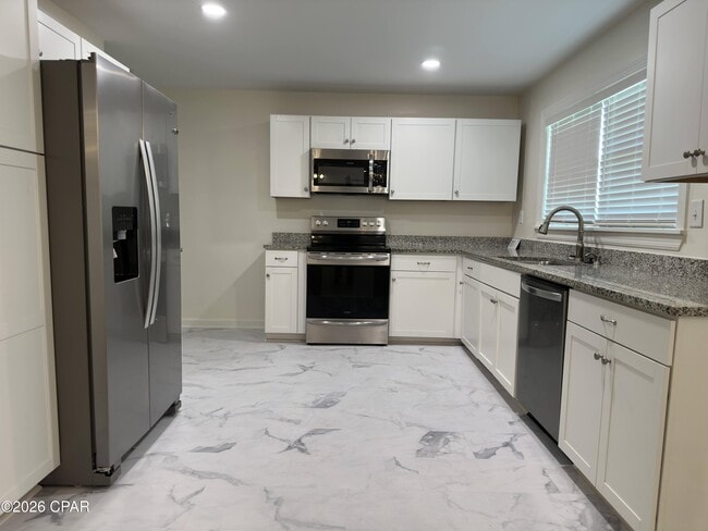 Photo - 4900 S Lakewood Dr