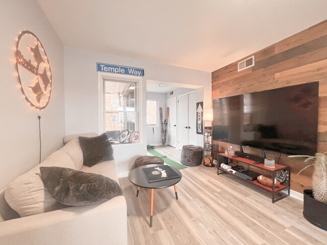 Photo - 5737 Hobart St Unit #5