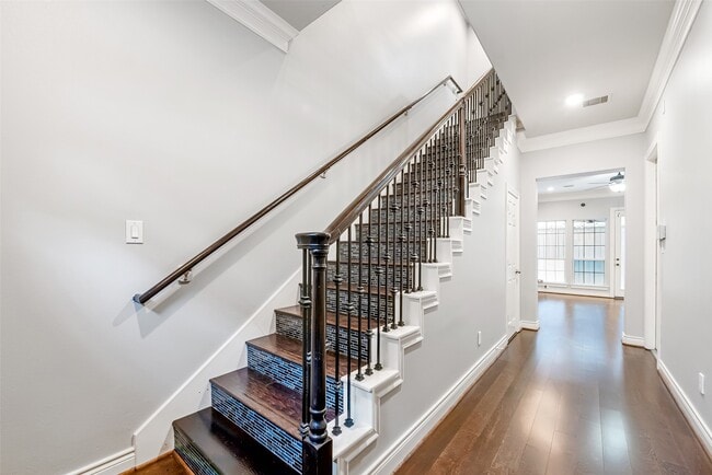 Photo - 5950 Kansas St