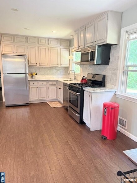 Photo - 180 W Orchard St