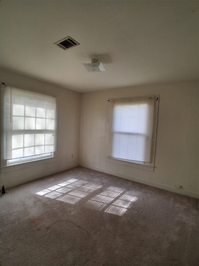 Photo - 204 Holderrieth Blvd