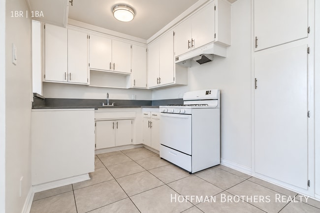 1323 N Harvard Blvd Unit 9