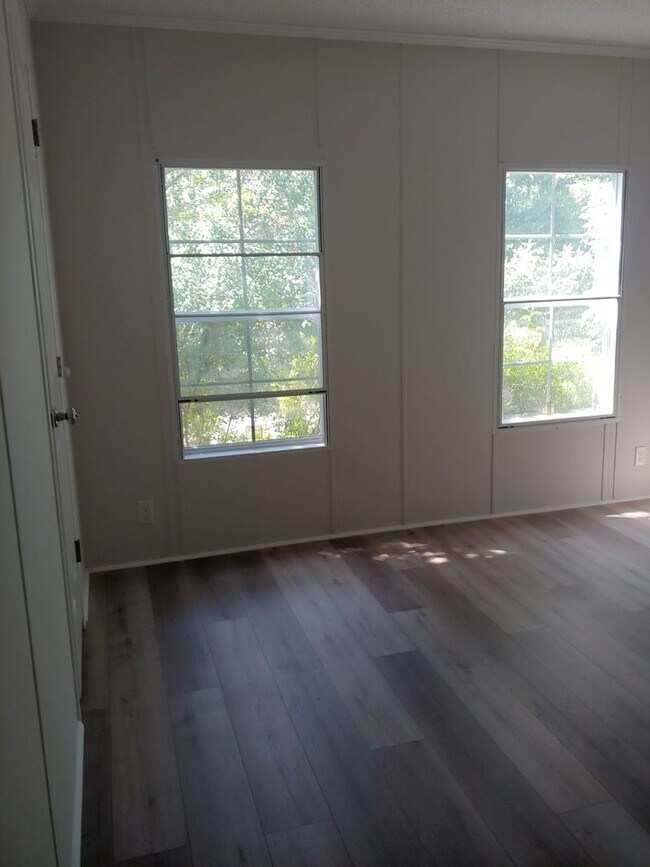 Photo - 5200 Ferry Rd