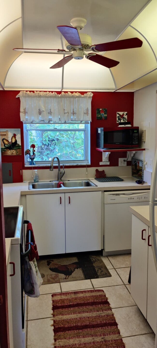 Photo - 1100 Ponce De Leon Cir Unidad east 202