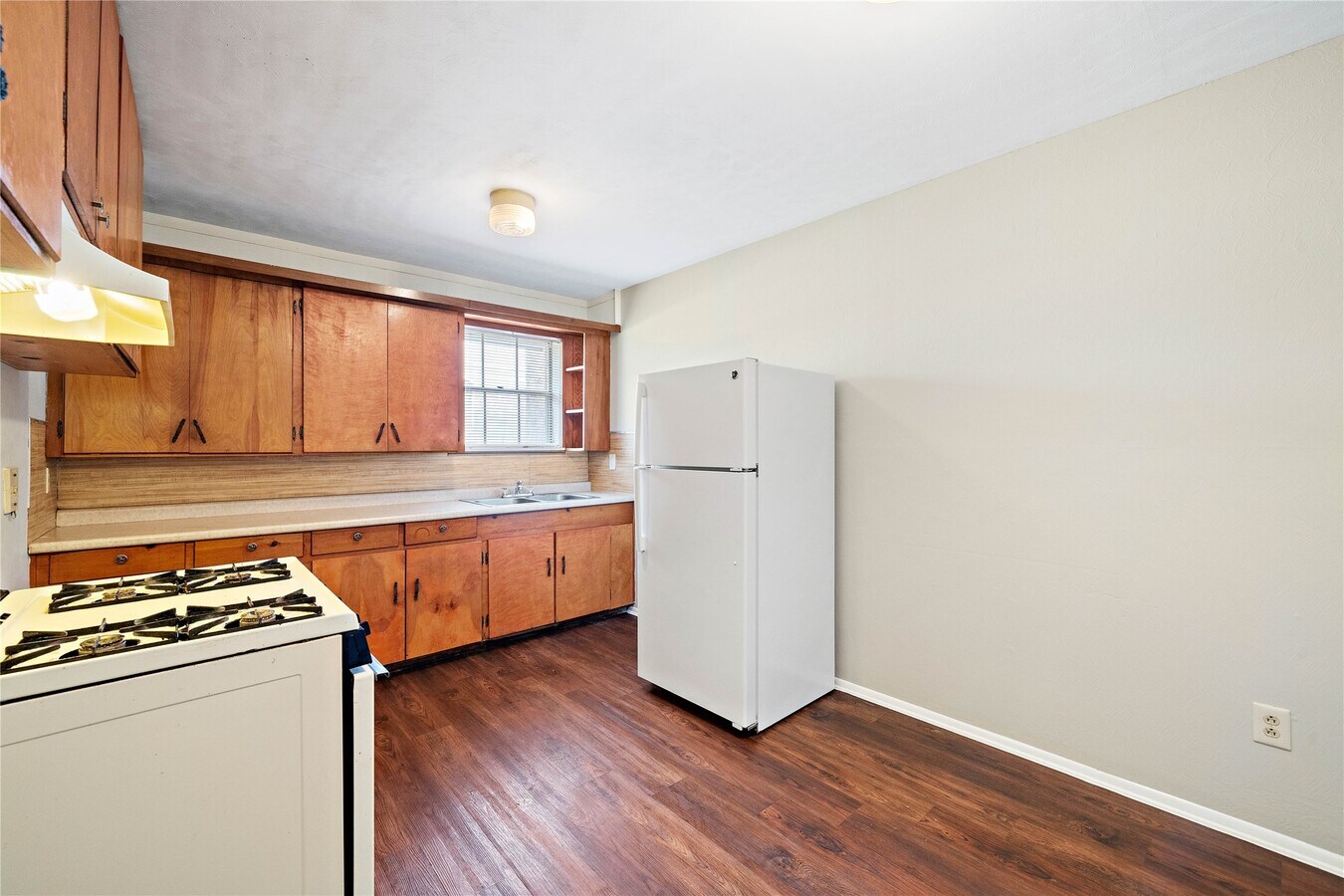 Photo - 2729 Main St