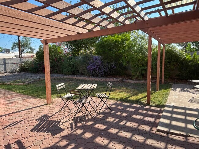 Photo - 904 E Fairmount Ave