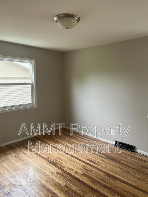 Photo - 5250 Harbet Ave NW