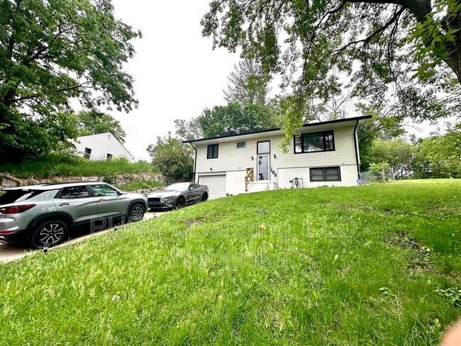 Photo - 105 N Elm St