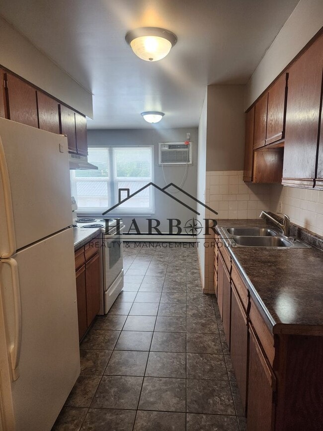 Building Photo - 200-204 11th Ave NW, Austin, MN Unit 200 - 204 Rental