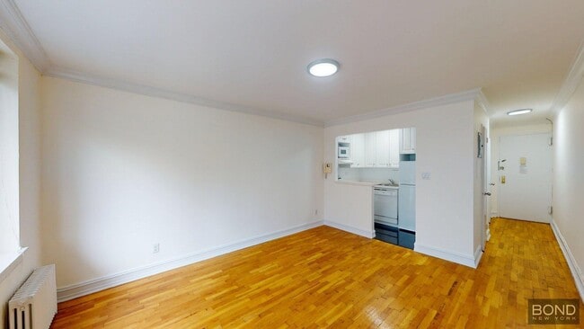 Building Photo - 1661 York Ave Unit 2F Rental