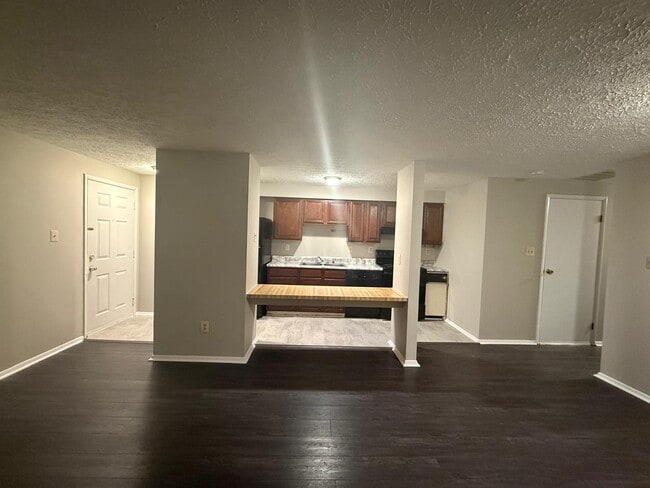 Building Photo - 12415 Hickory Tree Way Unit M