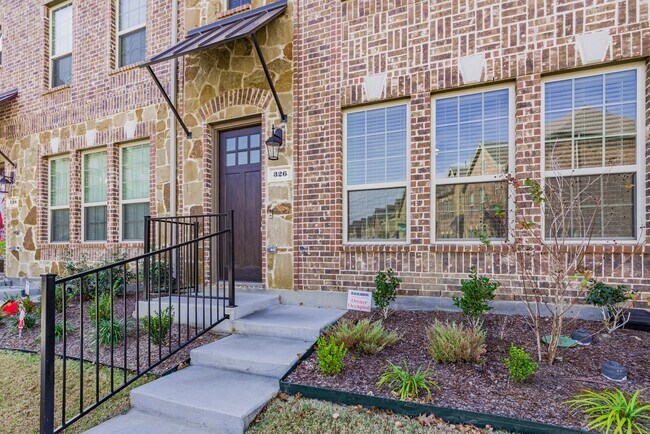 Photo - 326 Shasta Dr