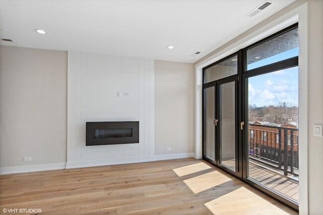 Photo - 3332 W Irving Park Rd Unit 3