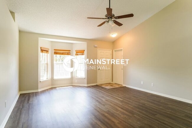 Photo - 3 Bedroom Pet-Friendly Home in Port St. Lucie, FL with Main Street Renewal