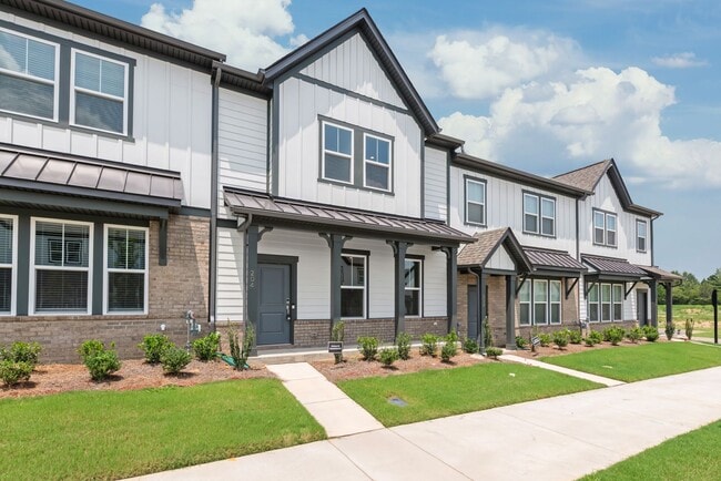 Building Photo - 204 Silver Fleet Dr