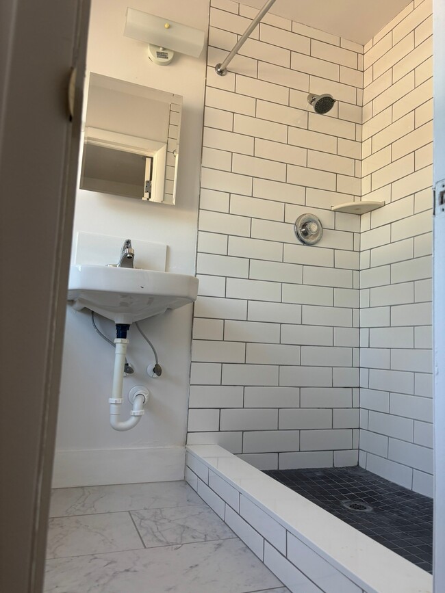 Photo - 3507 Broadway Unidad 207