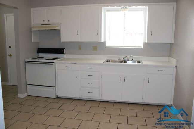 Photo - For Rent - 2 Bed/1 Bath Duplex by Base
