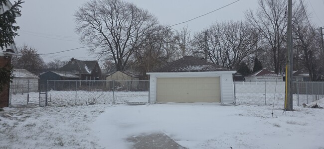 Photo - 10428 Marne St