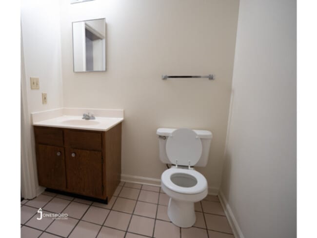 Photo - Kenwood Pointe Apartments: Washer and Drye...