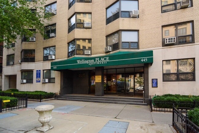 Building Photo - 448 W Wellington Ave Rental