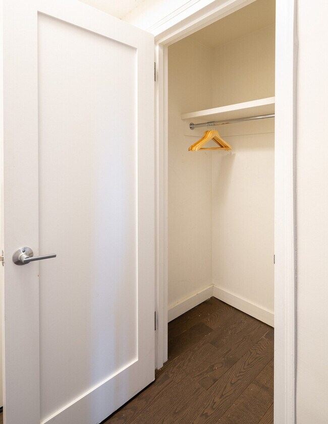 Photo - 411 E 50th St Unidad SI ID1383558P