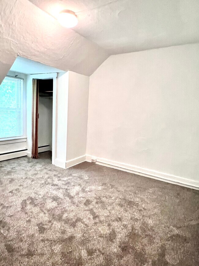 Photo - 4 Schoolhouse Ln