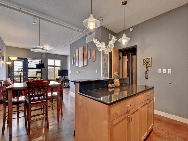 Photo - 711 W 26th St Unidad 305