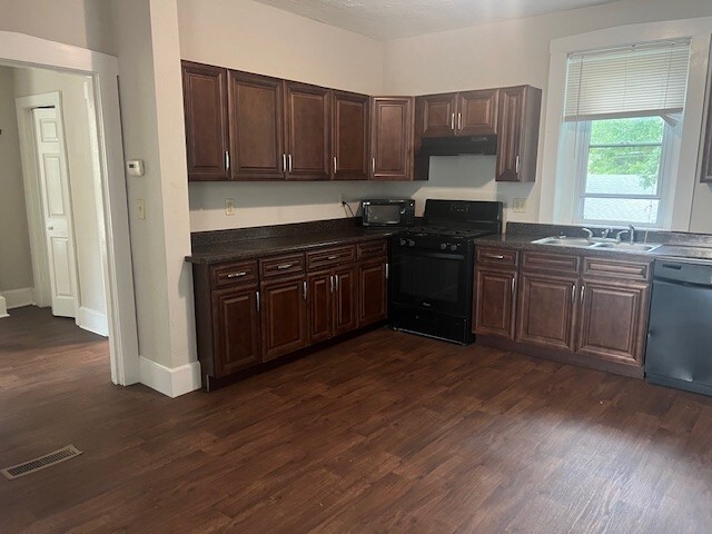 Building Photo - 722 Abend St