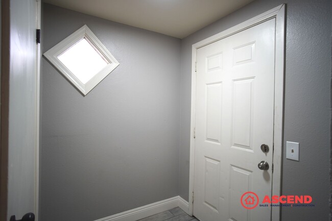 Photo - 1318-1320 El Tejon Ave Unidad 1318 El Tejon Ave