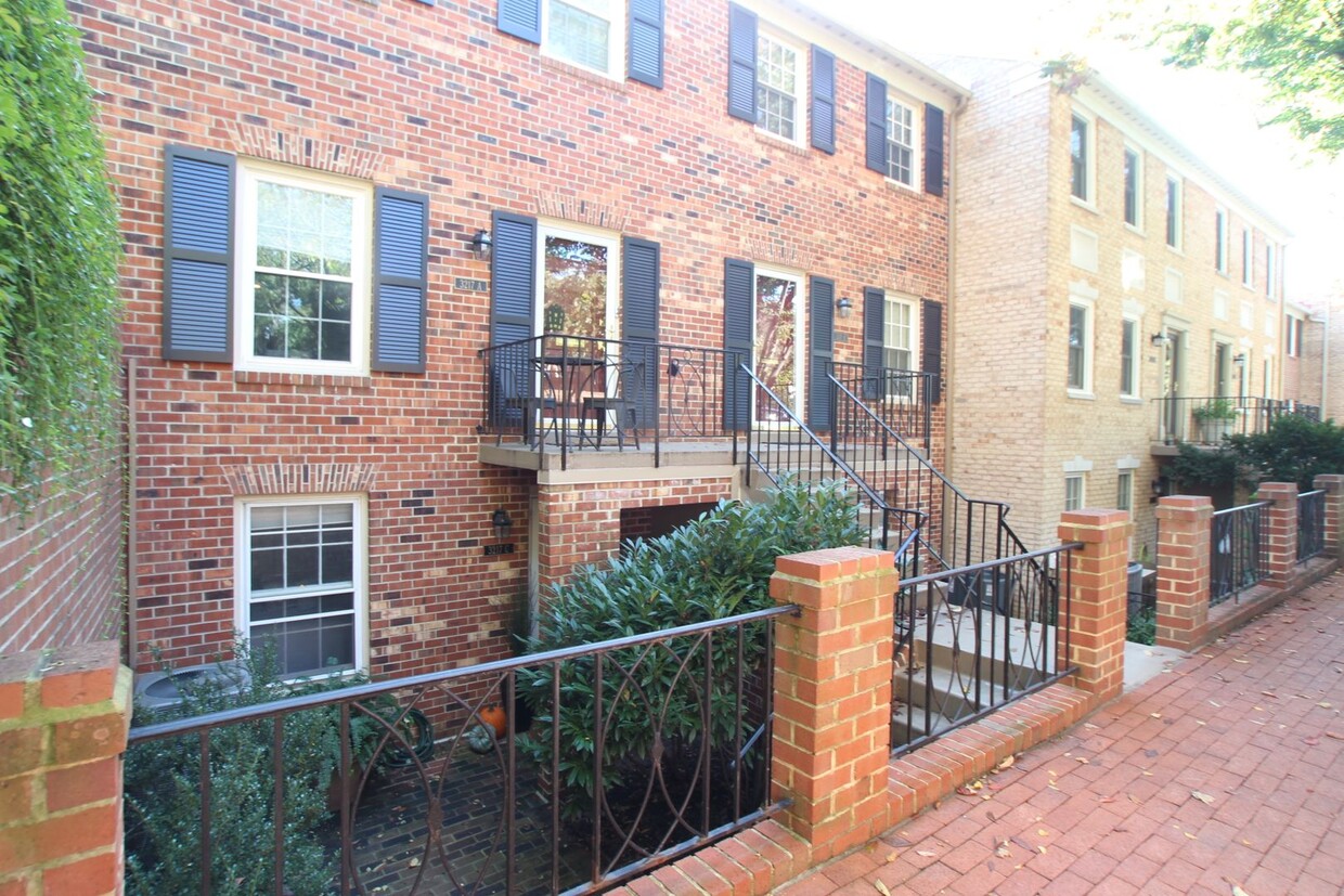Wesley Heights Spacious 2 bedroom, 2.5 Bat... - Wesley Heights Spacious 2 bedroom, 2.5 Bat...