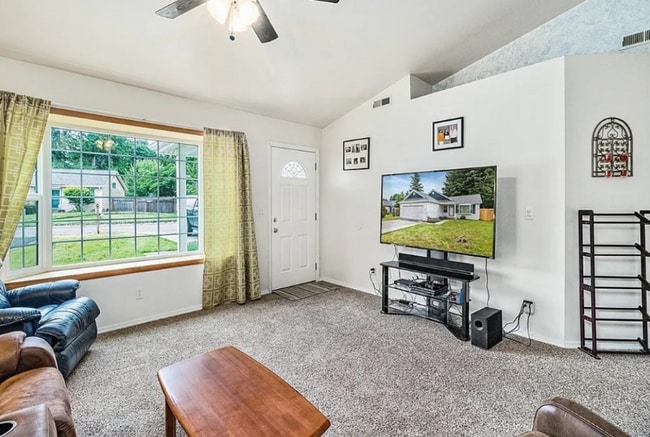 Photo - 6834 Troy Ln NE