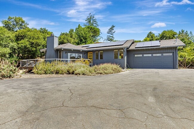 Beautiful 4-Bedroom 2-Bathroom Home - Beautiful 4-Bedroom 2-Bathroom Home