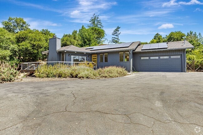Building Photo - Beautiful 4-Bedroom 2-Bathroom Home