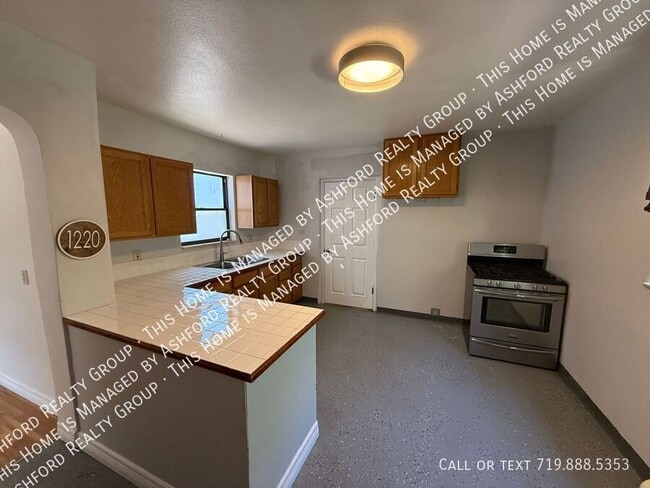 Photo - 1220 E San Rafael St