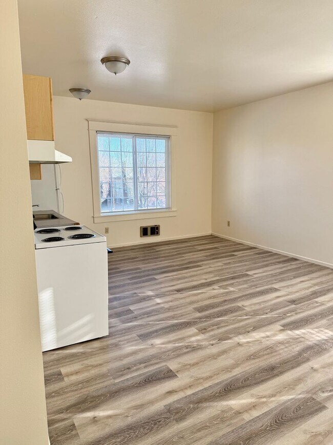 Photo - Vancouver Ave.