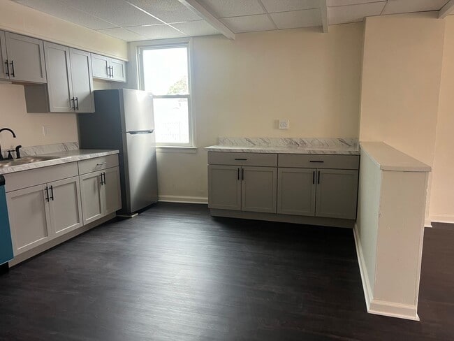 Photo - 758 W King St Unidad 1st Floor