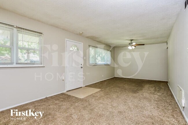 Photo - 508 Saratoga Ln